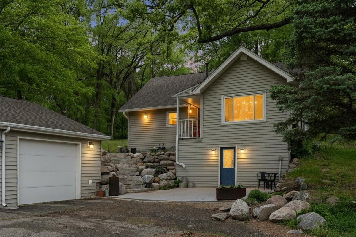Property Photo:  425 County Road 19  MN 55364 