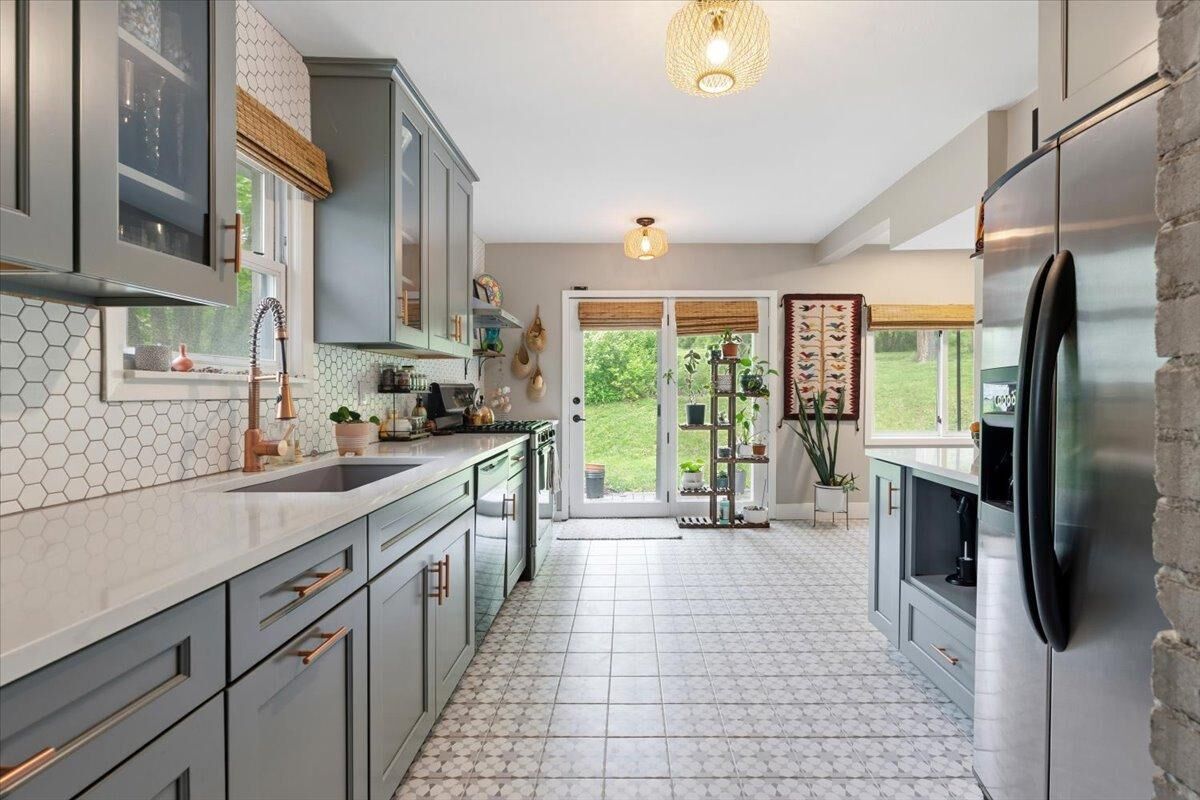 Property Photo:  425 County Road 19  MN 55364 