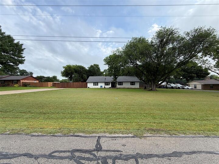 Property Photo:  112 Lariat Trail  TX 75154 
