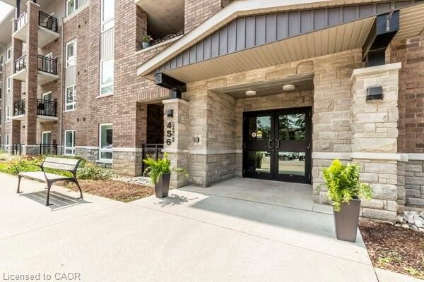 Property Photo:  456 Lorne Avenue 201  ON N5A 6S4 