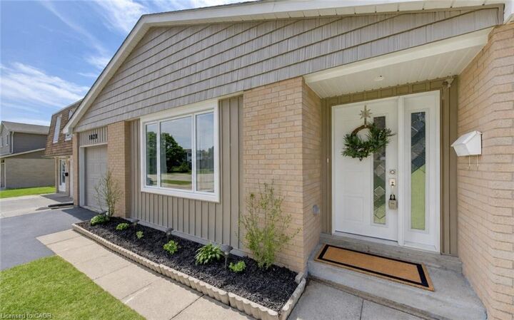 Property Photo:  1828 Earlwood Drive  ON N3H 5A3 