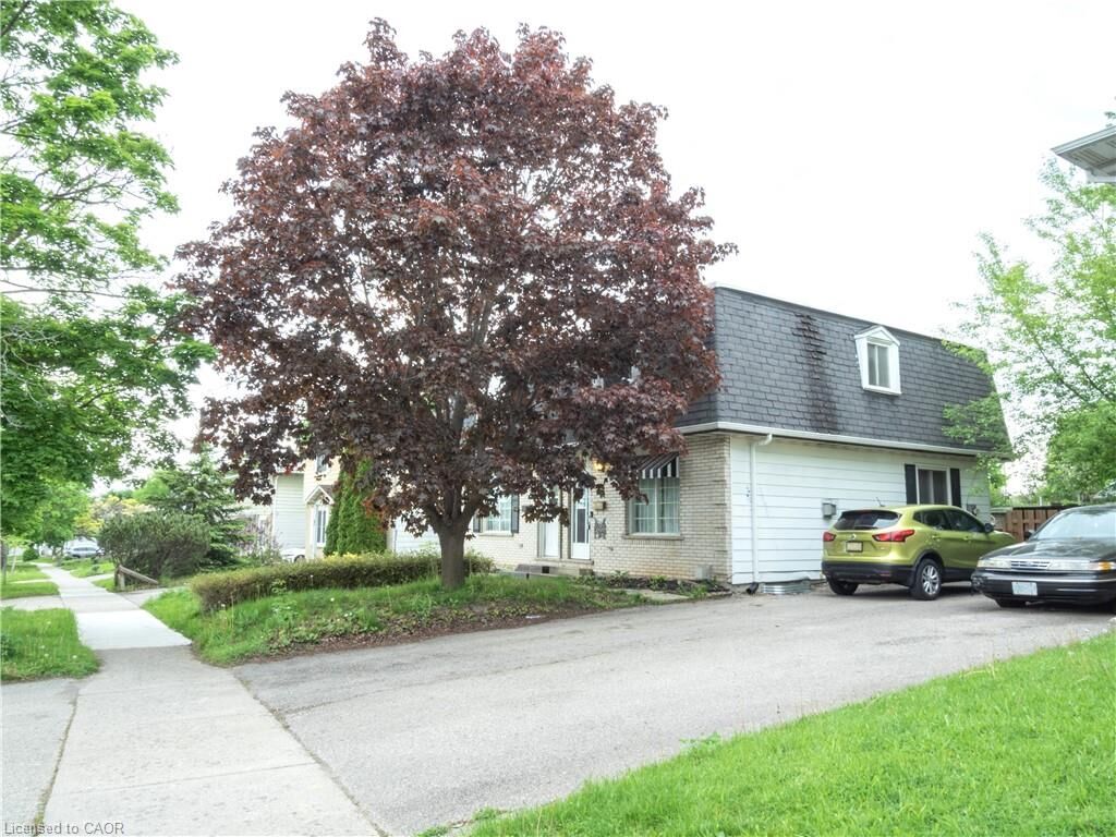 Property Photo: 74 Lillian Drive B ON N2J 4J9