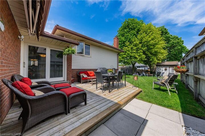 Property Photo: 35 Countryside Crescent ON N2E 2S8