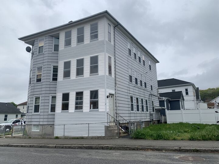 Property Photo: 27 Granby Rd 2 MA 01604