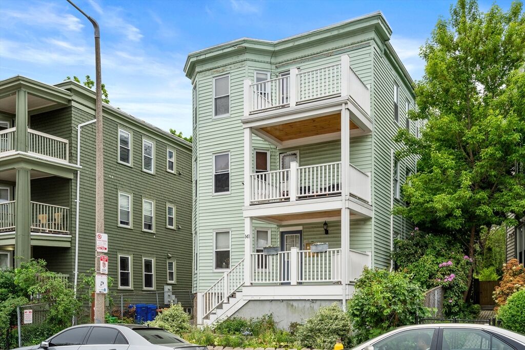 Property Photo:  141 South St 1  MA 02130 