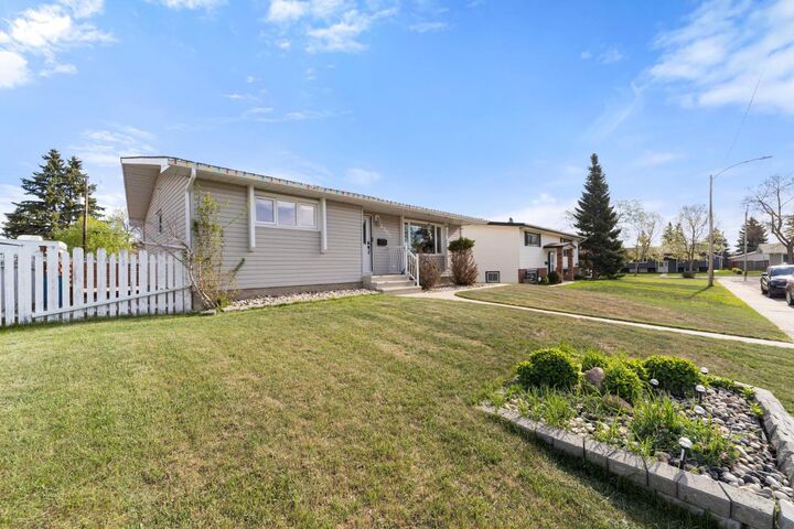 Property Photo:  6306 44A Avenue  AB T4V 2V7 