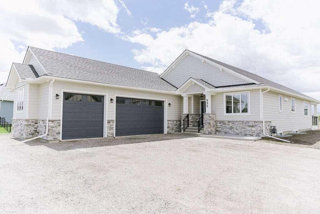Property Photo: 535 Green Haven View AB T1S 0R3