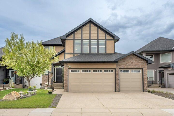 597 Muirfield Crescent — photo 1
