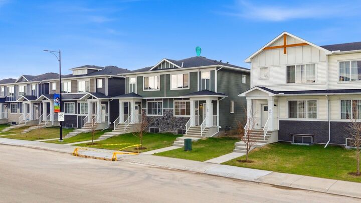 Property Photo: 1060 West Lakeview Drive AB T1X 2T3