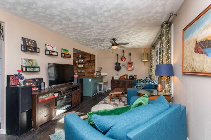 Property Photo:  3738 45 Street  AB T4N 1J4 