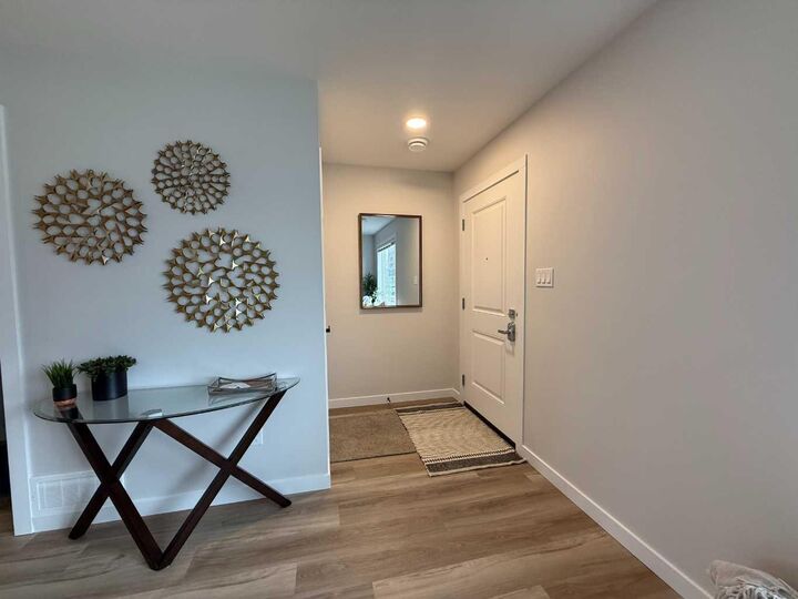 Property Photo: 916 40 Avenue N 4 AB T1H 7G9