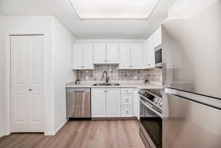Property Photo:  5000 Somervale Court SW 412  AB T2Y 4M1 