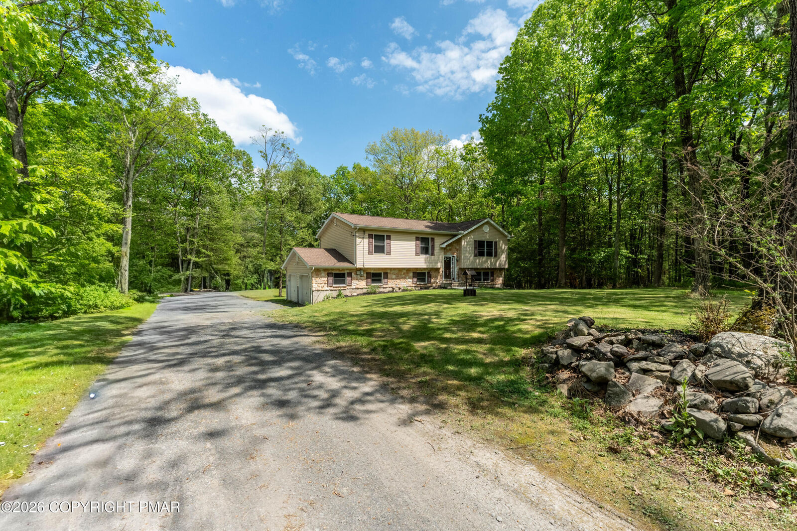 Property Photo: 2726 Oak Lane PA 18353