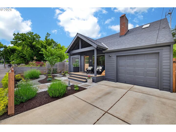 Property Photo:  5721 SE 46th Ave  OR 97206 