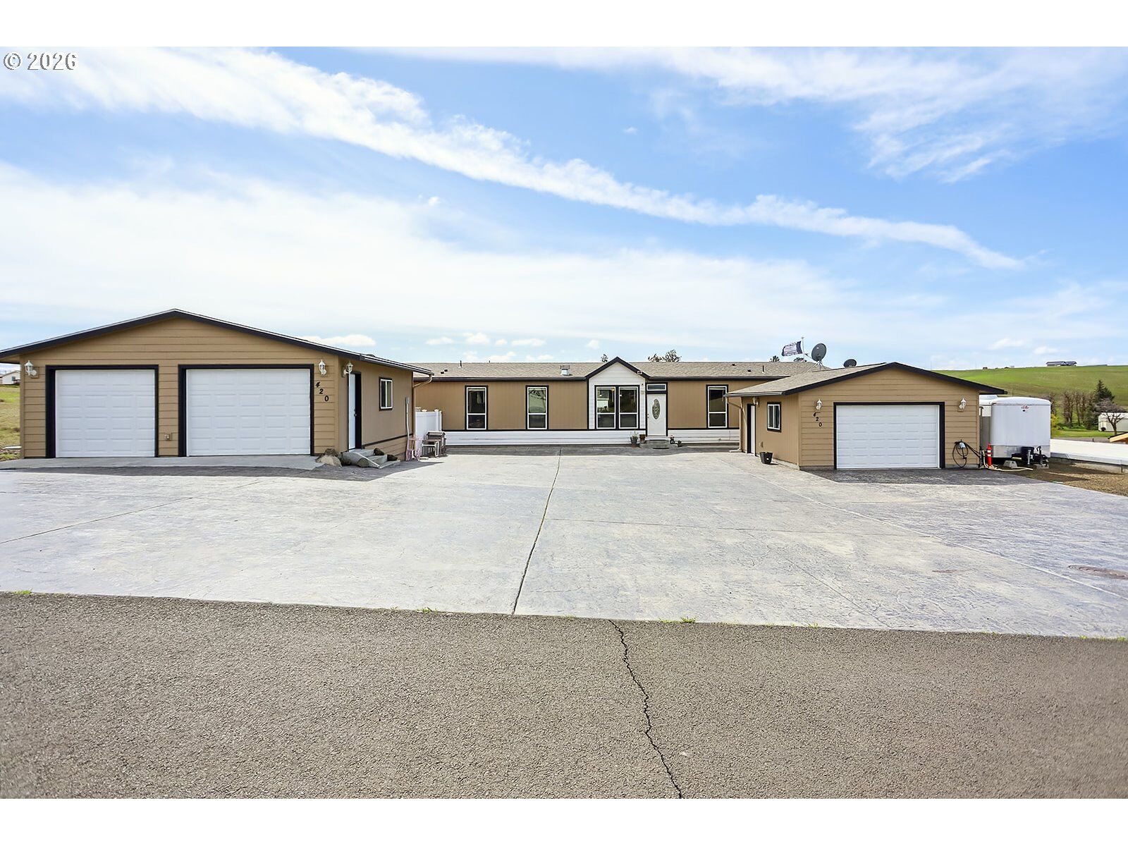 Property Photo: 420 Asher St OR 97065