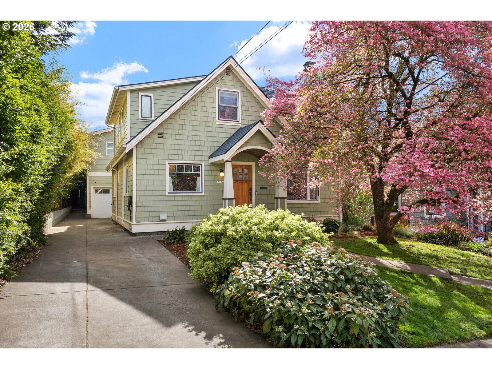 Property Photo: 2100 SE 29th Ave OR 97214