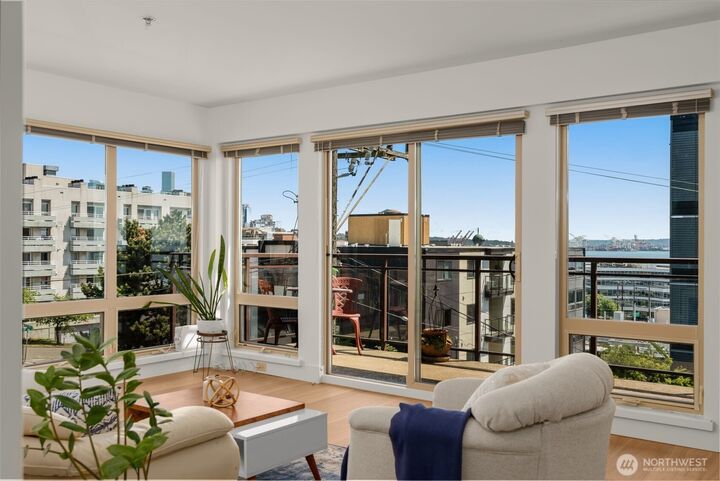 Property Photo:  500  5th Avenue W 505  WA 98119 