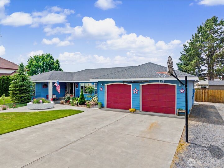 Property Photo: 9373 Naples Street SE WA 98837