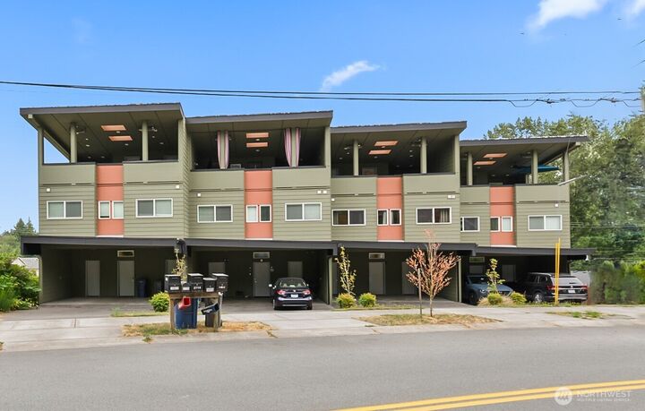 Property Photo:  14906  Manor Way B  WA 98087 