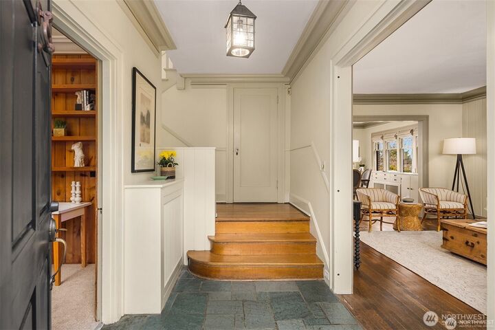 Property Photo: 1208 E Newton Street WA 98102