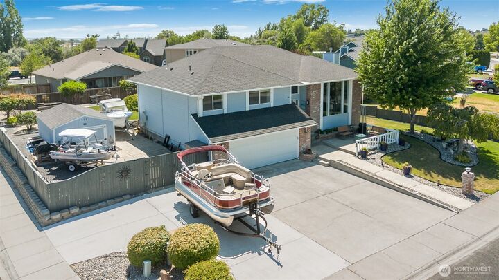Property Photo: 4095 W Cove West Drive WA 98837