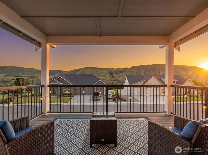 Property Photo:  661 S Juli Avenue  WA 98802 