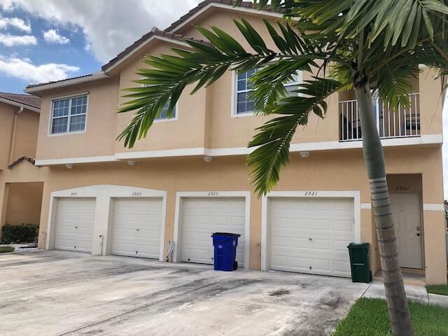 Property Photo: 2925 Crestwood Terrace 5204 FL 33063