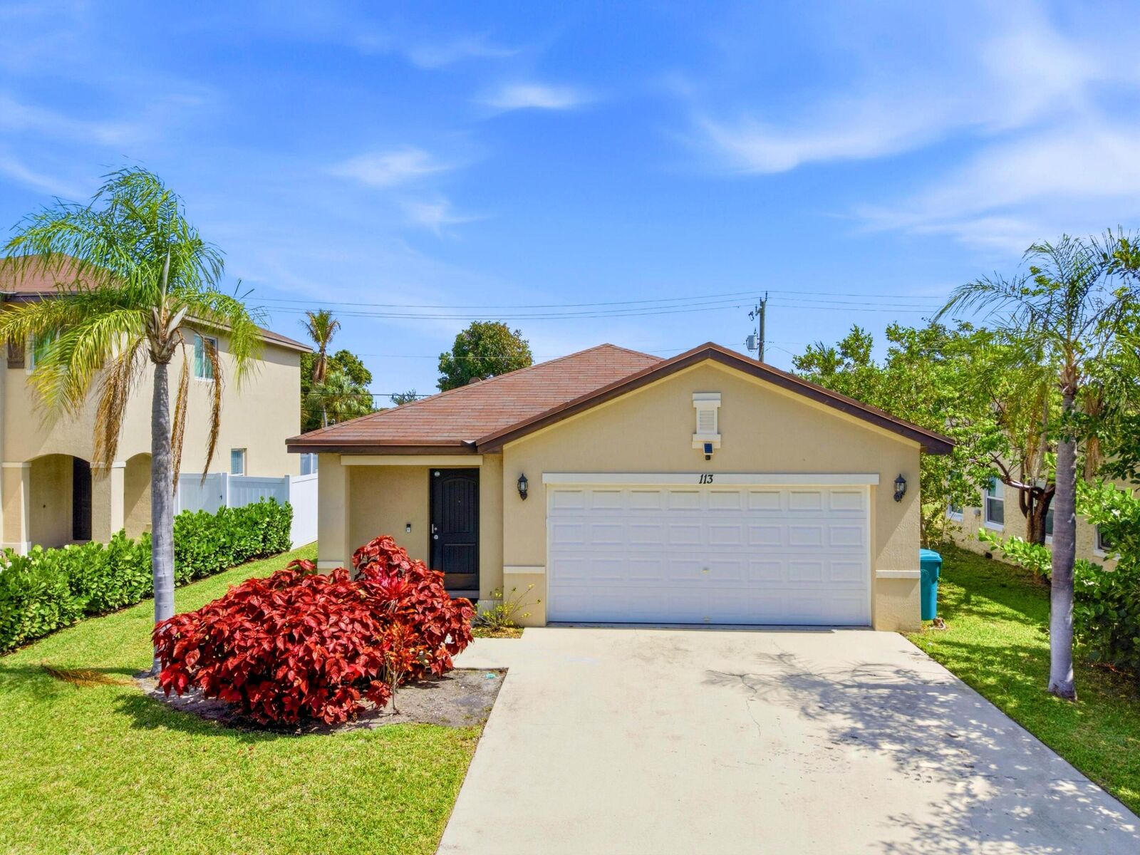 Property Photo: 113 SE 3rd Avenue FL 33435