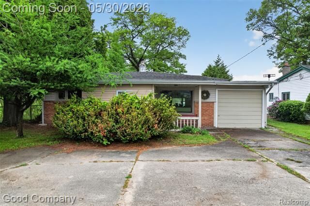 Property Photo:  953 Lake Drive  MI 48371 
