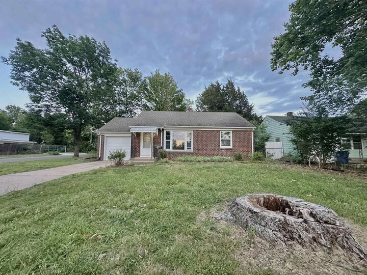 Property Photo:  1158 N Crestway  KS 67208 