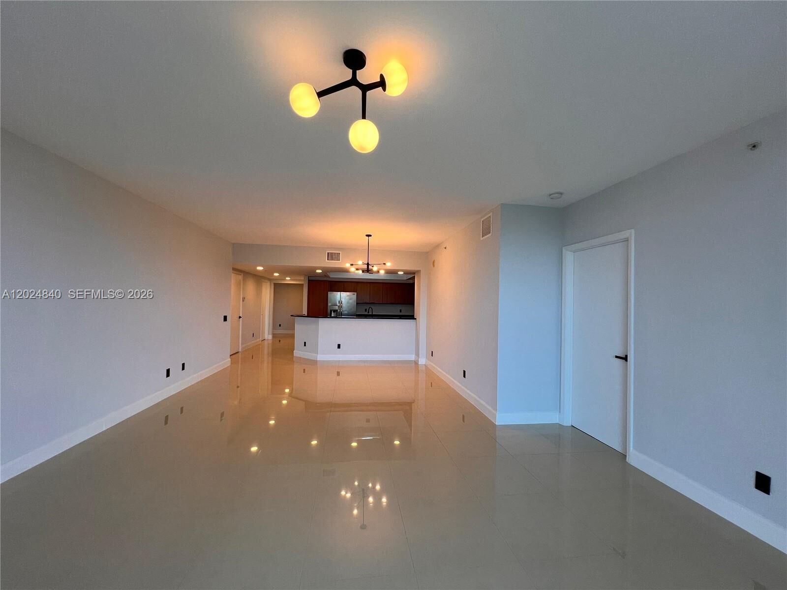 Property Photo:  14951 Royal Oaks Ln 401  FL 33181 