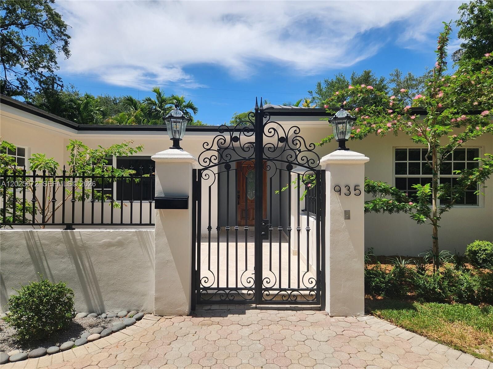 Property Photo:  935 Alfonso Ave  FL 33146 