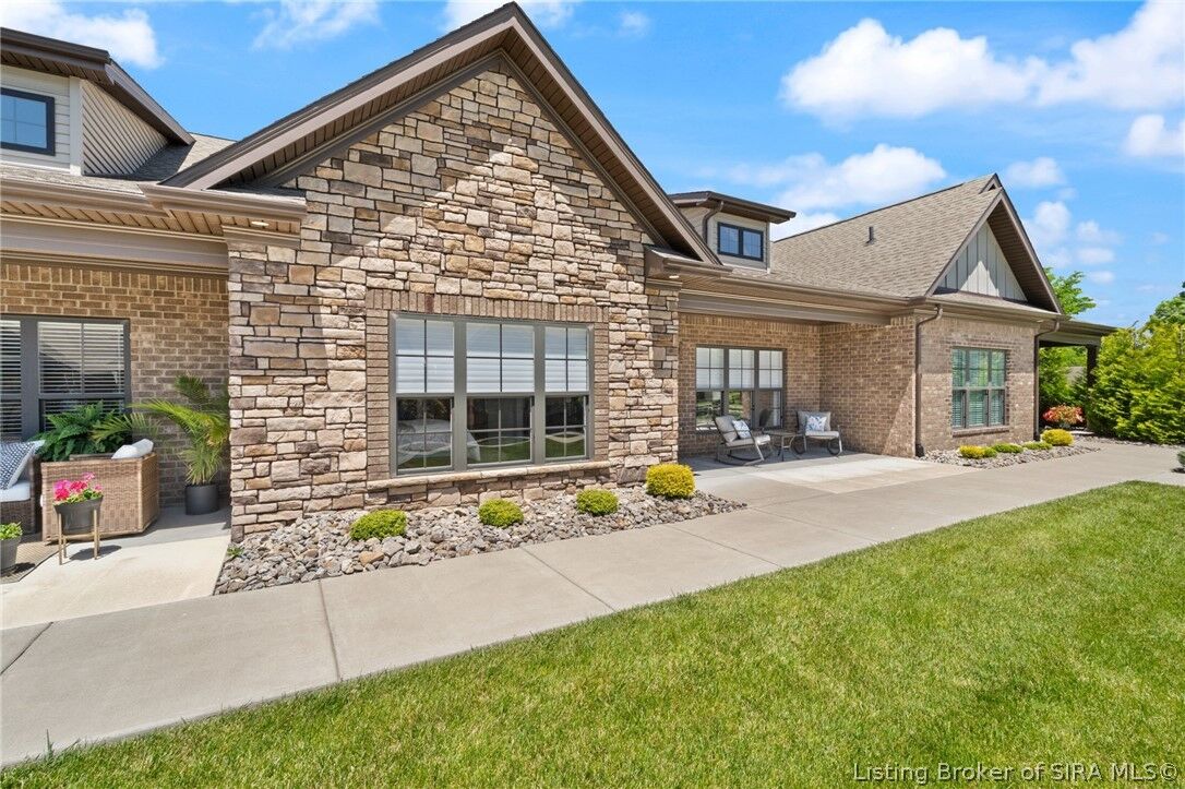 Property Photo:  902 Glenwood Gardens Drive  IN 47172 