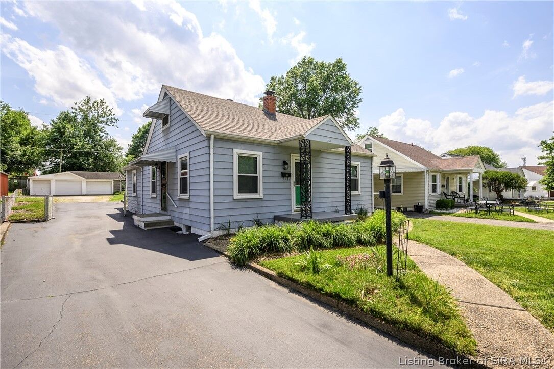 Property Photo: 8 Mann Court IN 47150