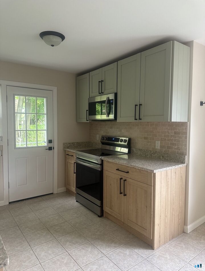 Property Photo:  166 Bunce Road  CT 06109 