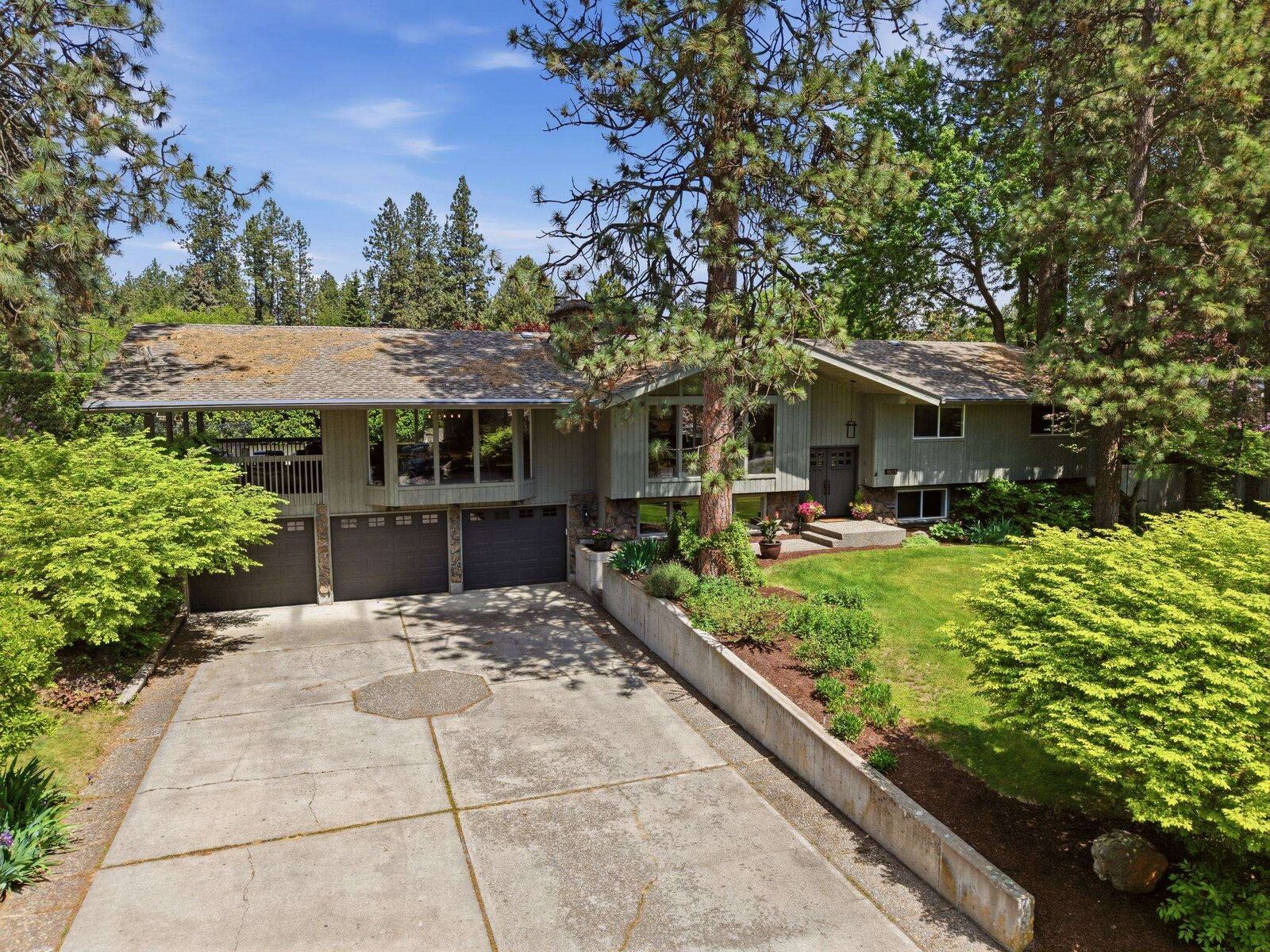 Property Photo: 1603 E South Ridge Dr WA 99223
