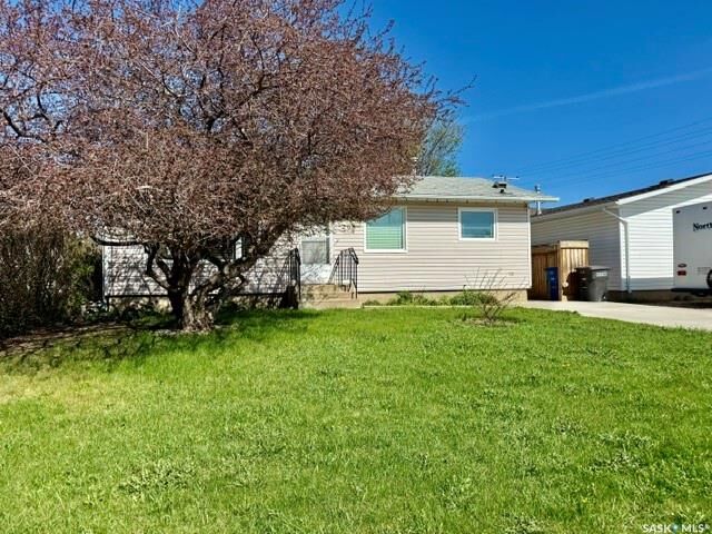 Property Photo:  208 12th Street  SK S0K 2A0 