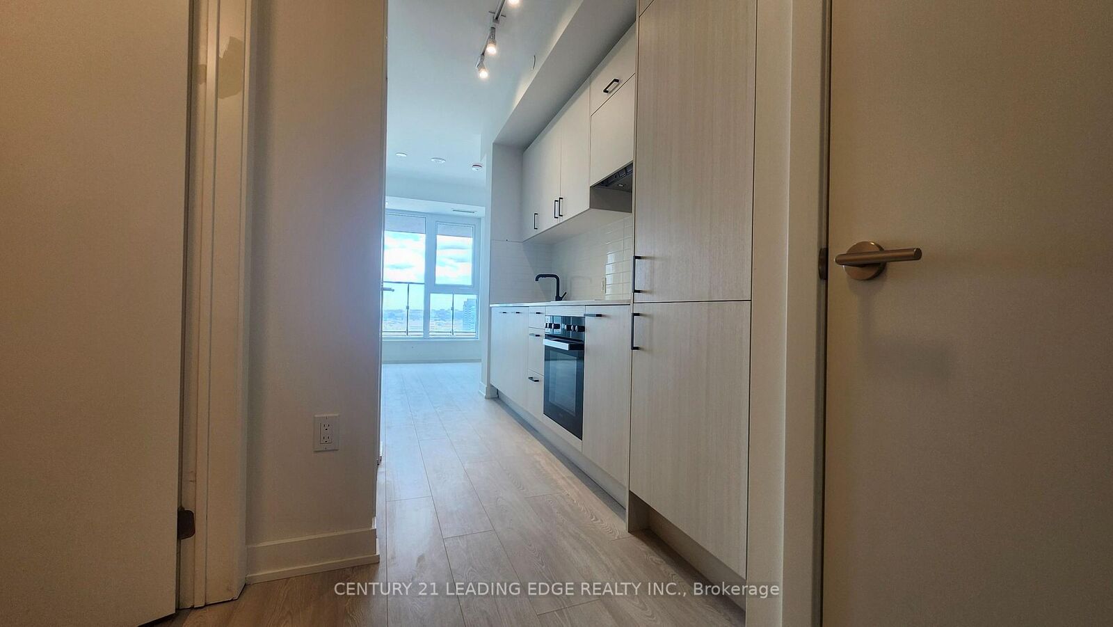 Property Photo: 5 Quarrington Lane 2808 ON M3C 1H7