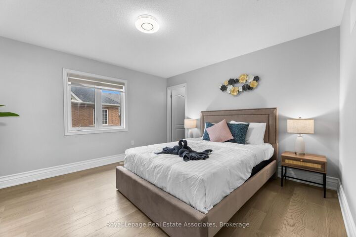 1796 Grandview Street N — photo 1