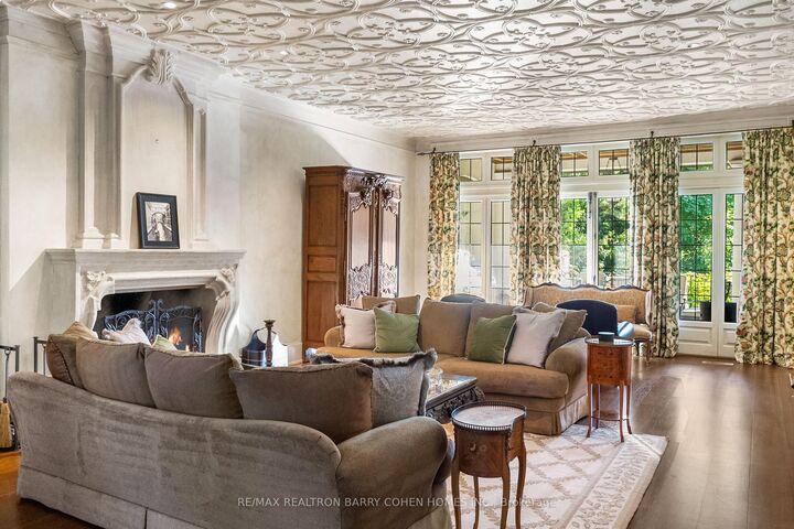 Property Photo:  85 The Bridle Path  ON M3C 2P1 