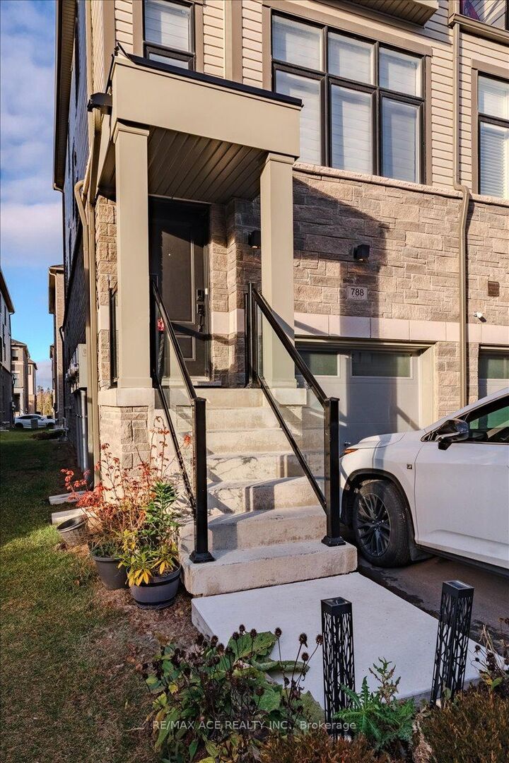 Property Photo: 788 Eddystone Path ON L1H 0B1