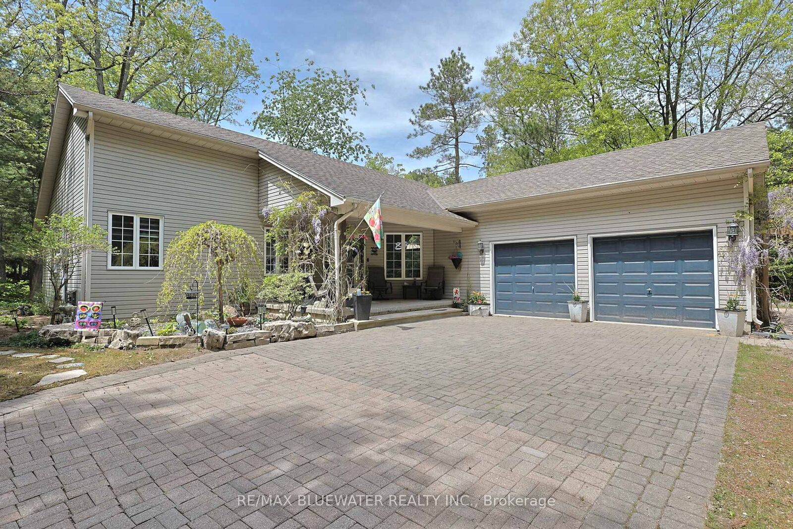 Property Photo: 10419 Pinetree Drive ON N0M 1T0