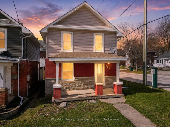 690 8th Street E — photo 1