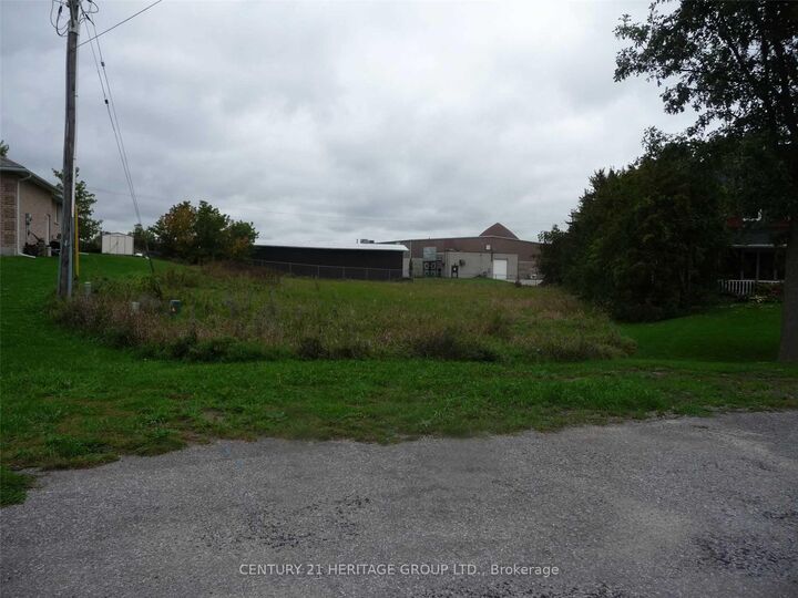 33 Grant Drive — photo 1