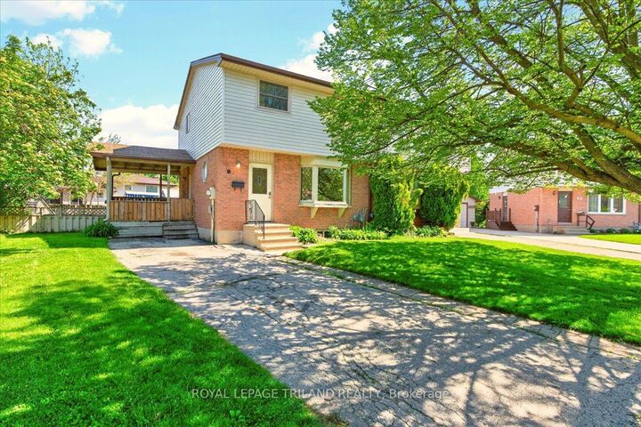 Property Photo:  9 Parcreek Place  ON N7G 3S1 