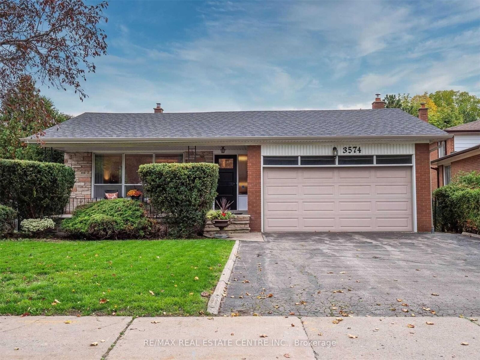 Property Photo: 3574 Golden Orchard Drive ON L4Y 3H8