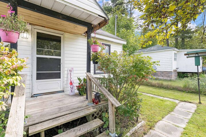 3425 Coronation Avenue — photo 1