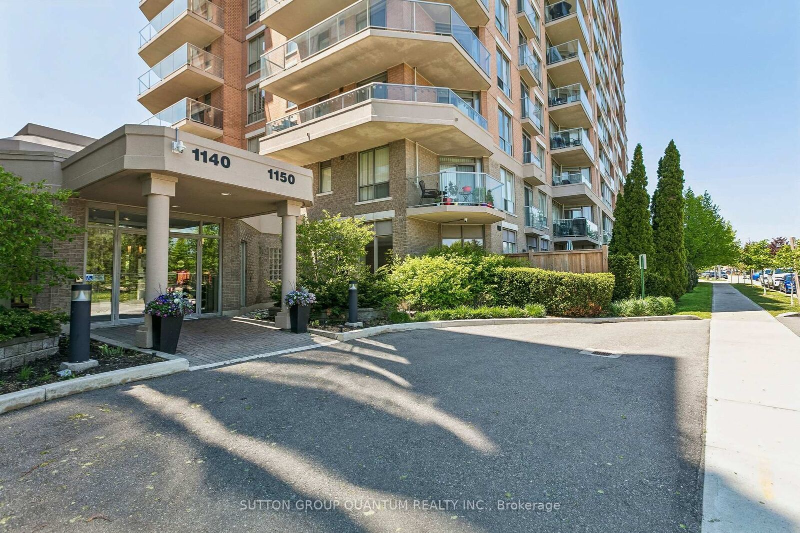 Property Photo: 1150 Parkwest Place 307 ON L5E 3K4