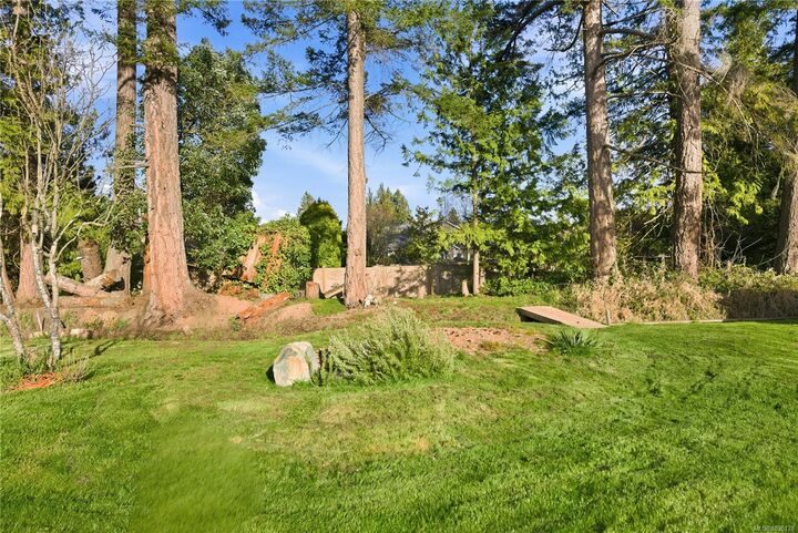 Property Photo: 575 Johnstone Rd BC V9P 2A5