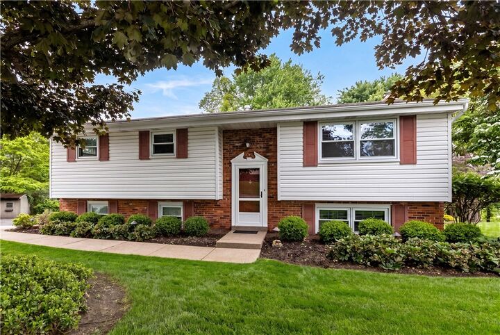 Property Photo:  416 Peters Drive  PA 15116 